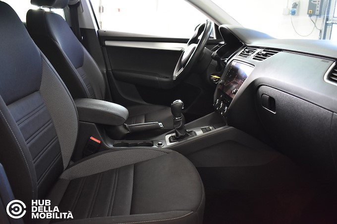 SKODA Octavia 1.5 DSG Wagon Ambition G-Tec